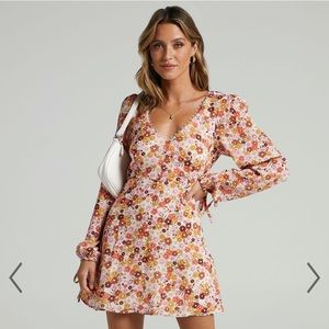 Showpo NWT Andrea Long Sleeve Mini Dress in Sahara Ditsy Floral